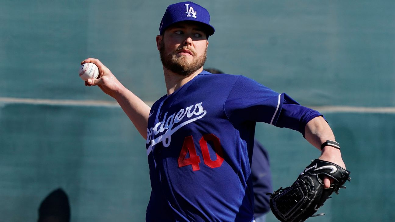 Jimmy Nelson gets warmed up in the Dodgers' bullpen after making the roster in 2021