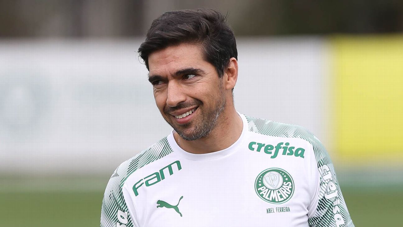 Abel Ferreira cita dois rivais do Palmeiras e rechaça favoritismo contra o Flamengo na decisão da Libertadores