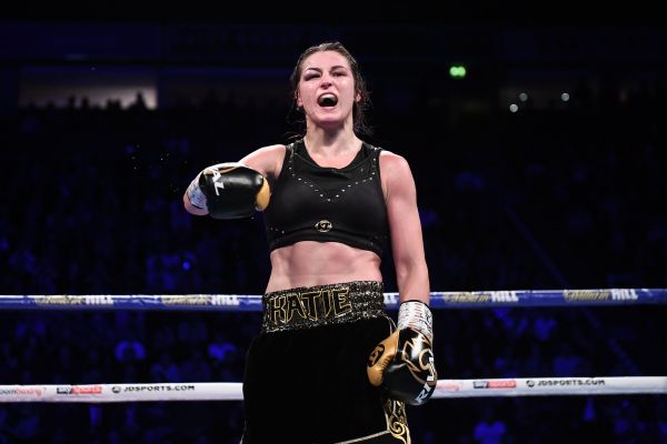 Taylor retains title with dominant decision win