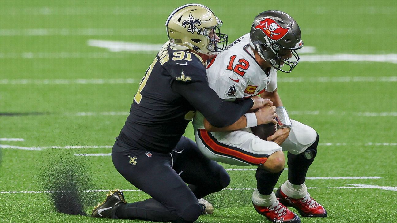 Cincinnati Bengals - Hendrickson starts the half with a sack