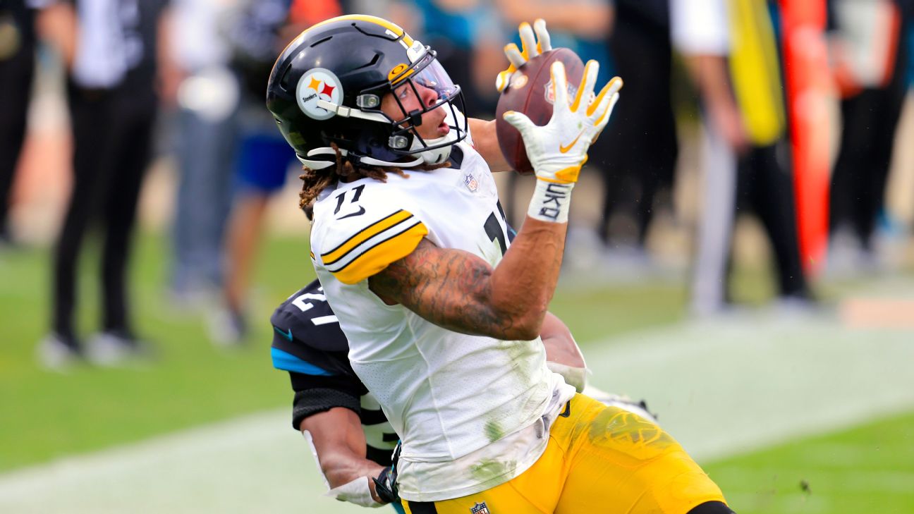 Pittsburgh Steelers' Chase Claypool catches a touchdown pass