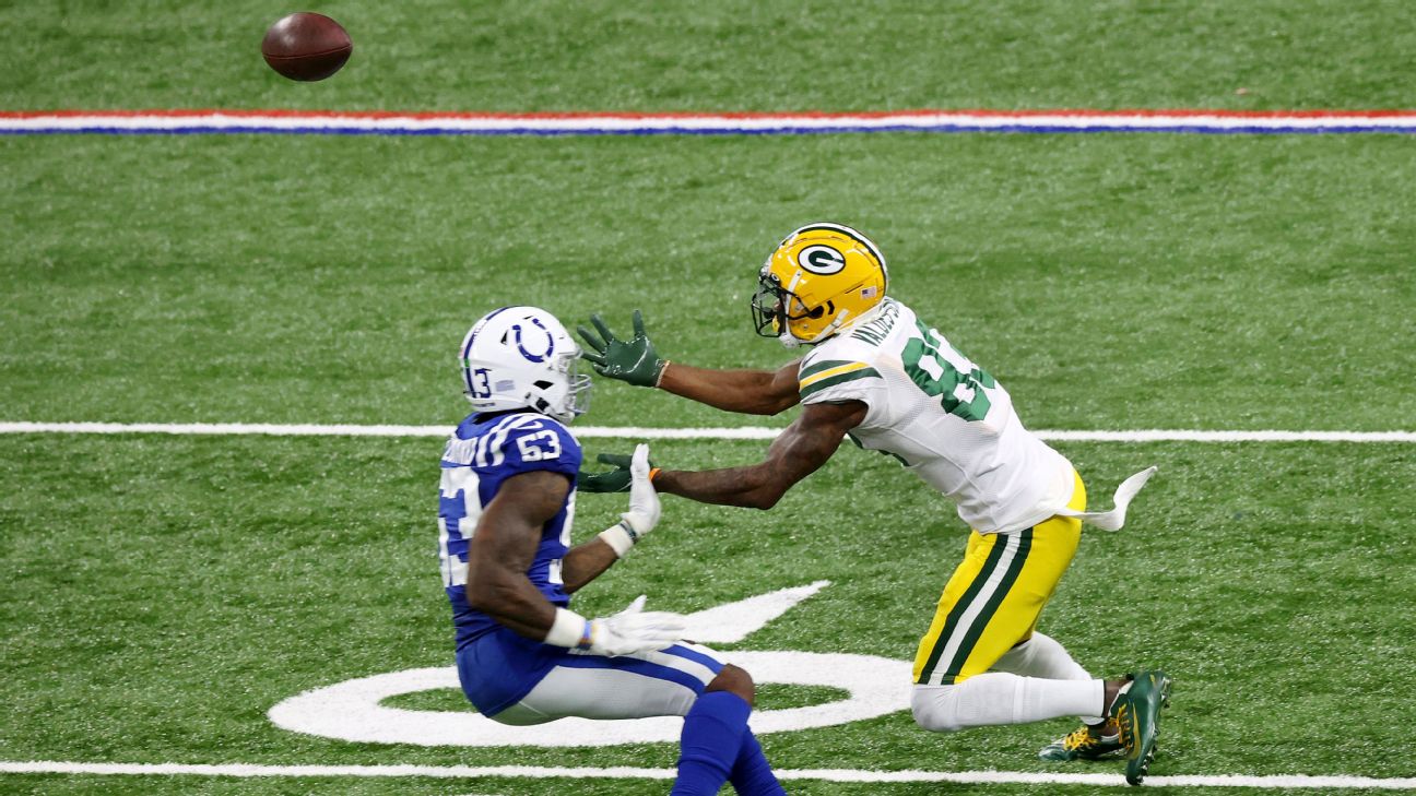 Green Bay Packers' Marquez Valdes-Scantling (83) pushes off Los