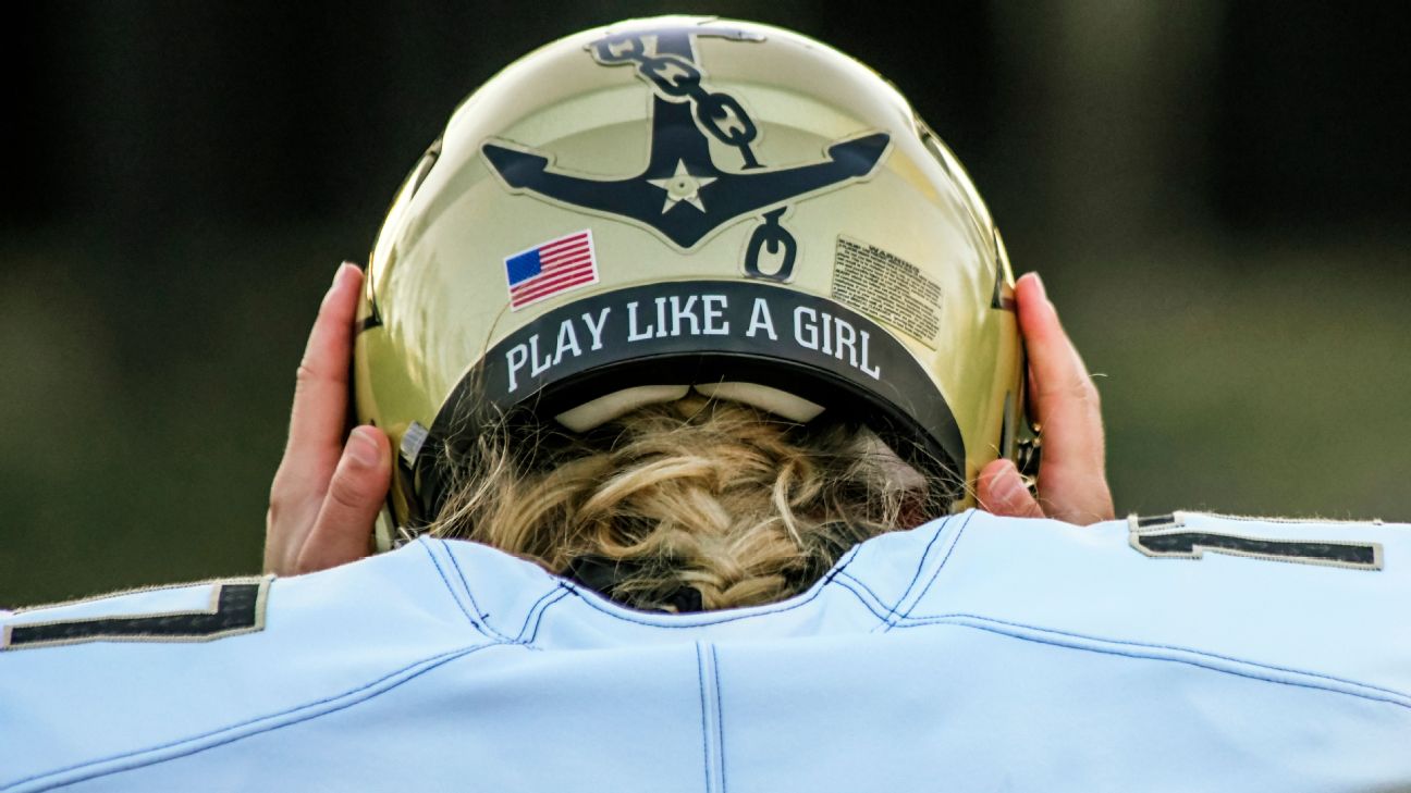 Sports world reacts to Vanderbilt Commodores kicker Sarah Fuller