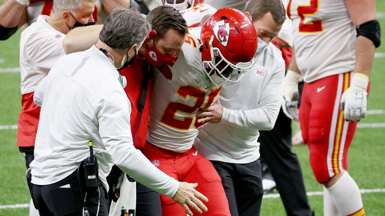 Chiefs RB Clyde Edwards-Helaire suffers ankle injury vs. Chargers