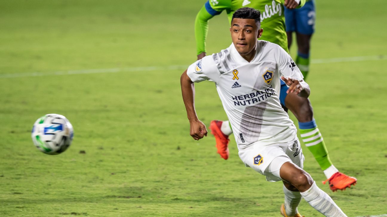 FIFA clears Araujo switch from U.S. to Mexico