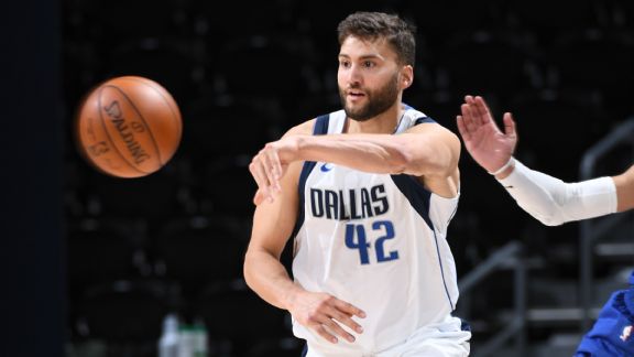 Mavs' Kleber out indefinitely with torn hamstring
