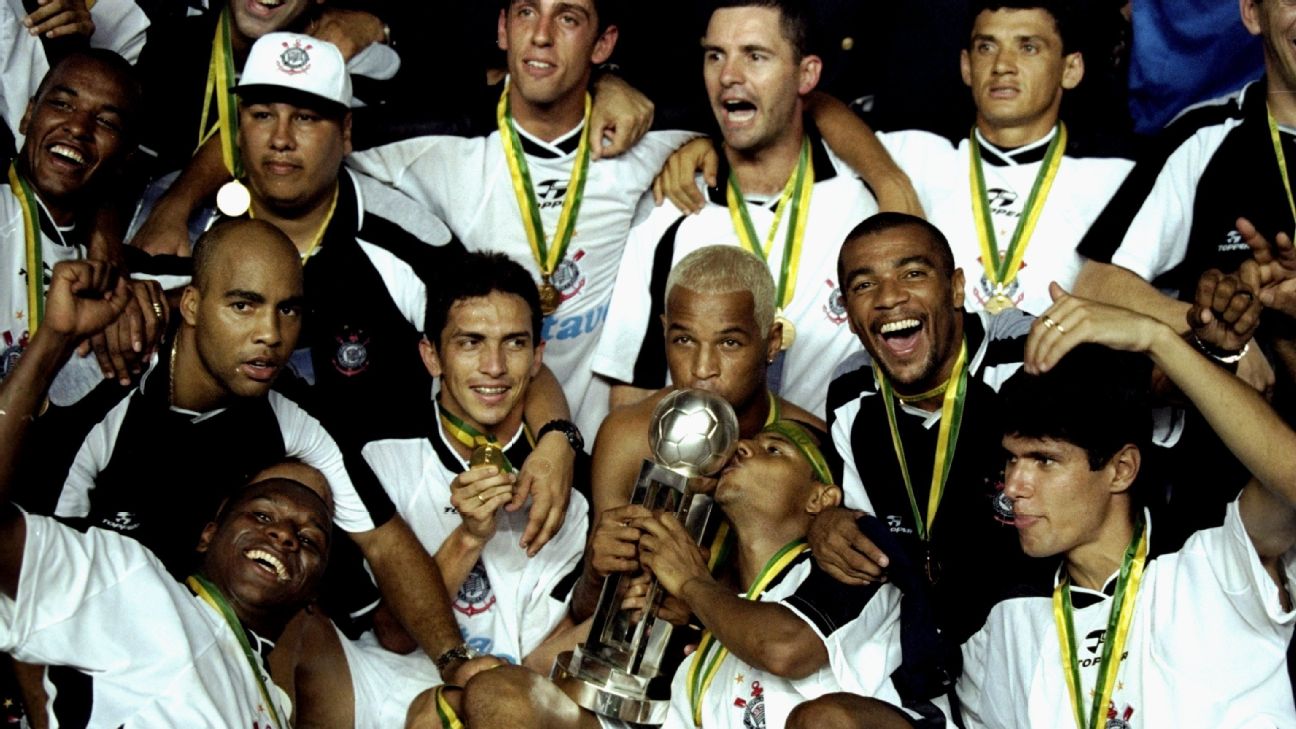 Ele foi campeão mundial com o Corinthians e agora será coordenador