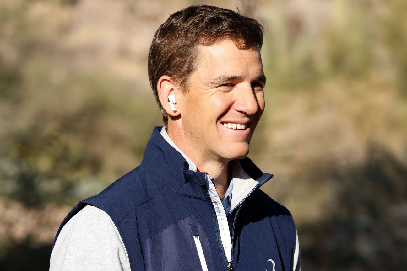 Eli's back: Former QB rejoins Giants in new role