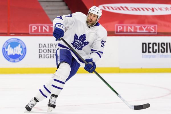 Maple Leafs' Thornton (fractured rib) out 4 weeks