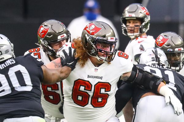Bucs center Jensen carted off with knee injury