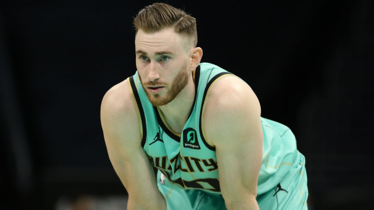 Gordon Hayward healthy (for now), doing it all for Charlotte