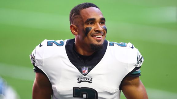 Eagles' Jalen Hurts surprises 7-year-old, family with $30K check for new home