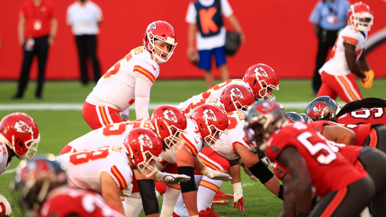 Sunday NFL Notes: Bizarre move by Chiefs; Bucs go for history