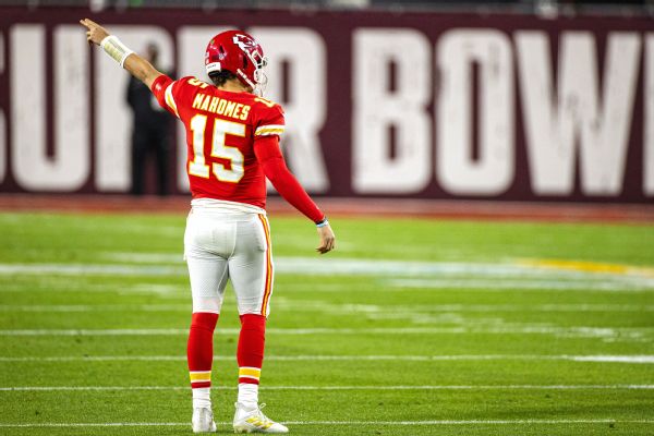 Chiefs (+550) start as '21 favorite; Bucs at 11-1