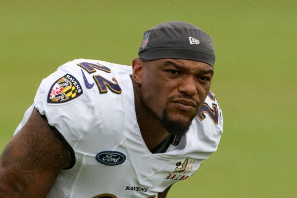 Ravens' Smith, family safe after gunpoint robbery