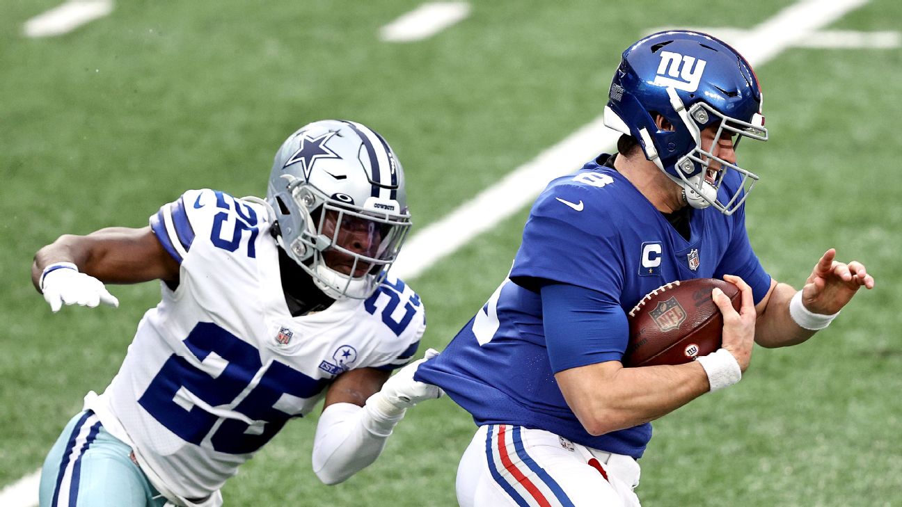 Dallas Cowboys safety Xavier Woods warms up before an NFL football game  against the Minnesota Vikings, Sunday, Nov. 22, 2020, in Minneapolis. (AP  Photo/Bruce Kluckhohn Stock Photo - Alamy