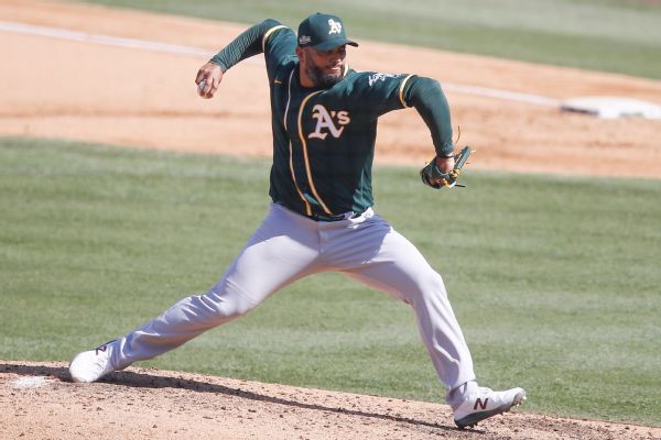 Sources: A's reach deals with relievers Petit, Romo