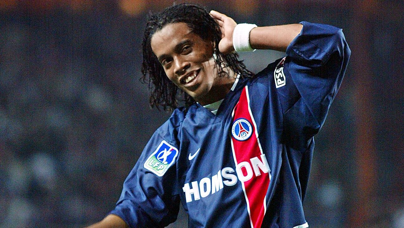 PSG convida Ronaldinho para a Champions: brasileiro teve só título 'extinto' e 'treta' com técnico no clube