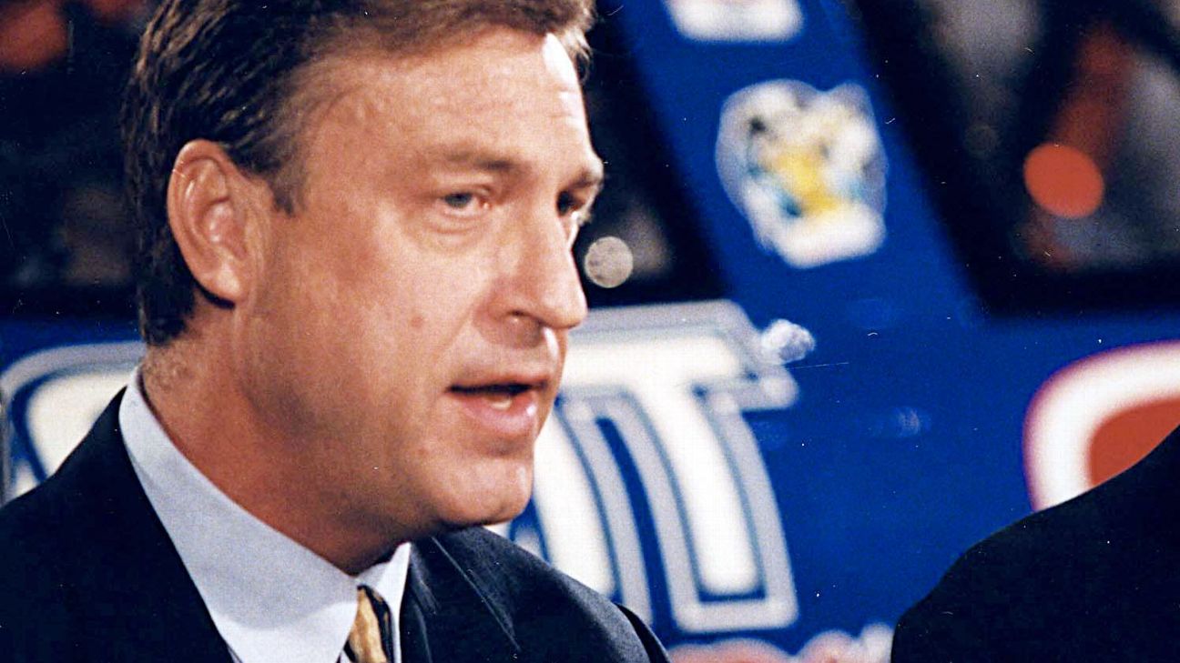 UK. Ashley Aufderheide, Billy Jenkins and Teddie-Rose Malleson-Allen in a  scene from ©Altitude Films new movie: Four Kids and It (2020). Plot: A  group of kids on holiday in Cornwall meet a, image size:1296x729