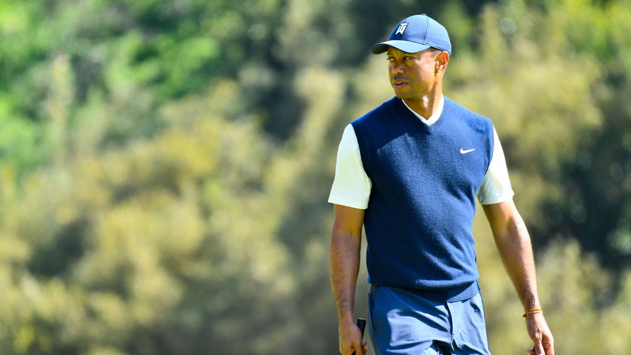 Tiger Woods has a sloppy finish for a 75 in his return in the