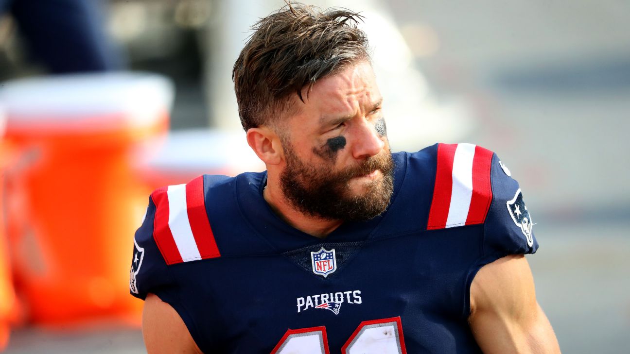 d/New England Patriots wide receiver Julian Edelman (11) warms up