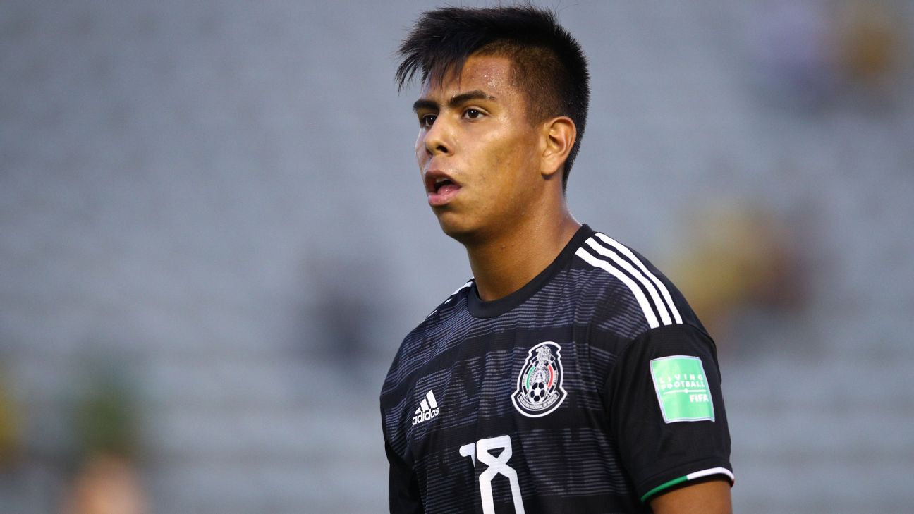 Galaxy's Efrain Alvarez among MLS players on Mexico squad for