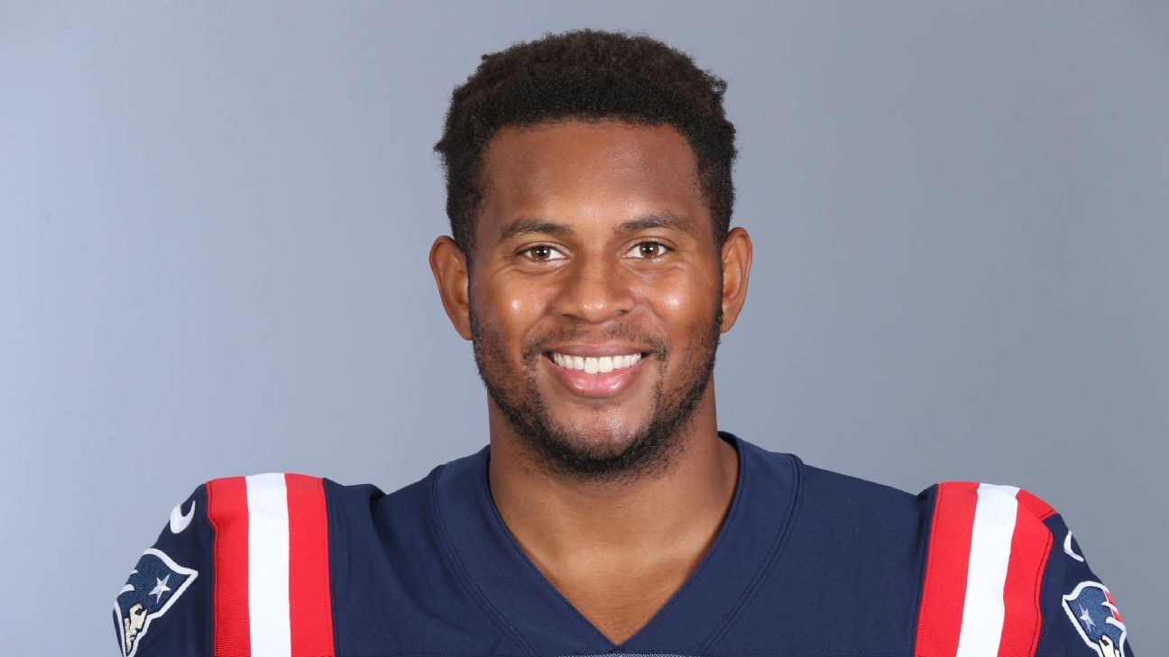 New England Patriots guard Justin Herron (75) walks off the field following  an NFL football game against the Jacksonville Jaguars, Sunday, Jan. 2,  2022, in Foxborough, Mass. (AP Photo/Stew Milne Stock Photo - Alamy