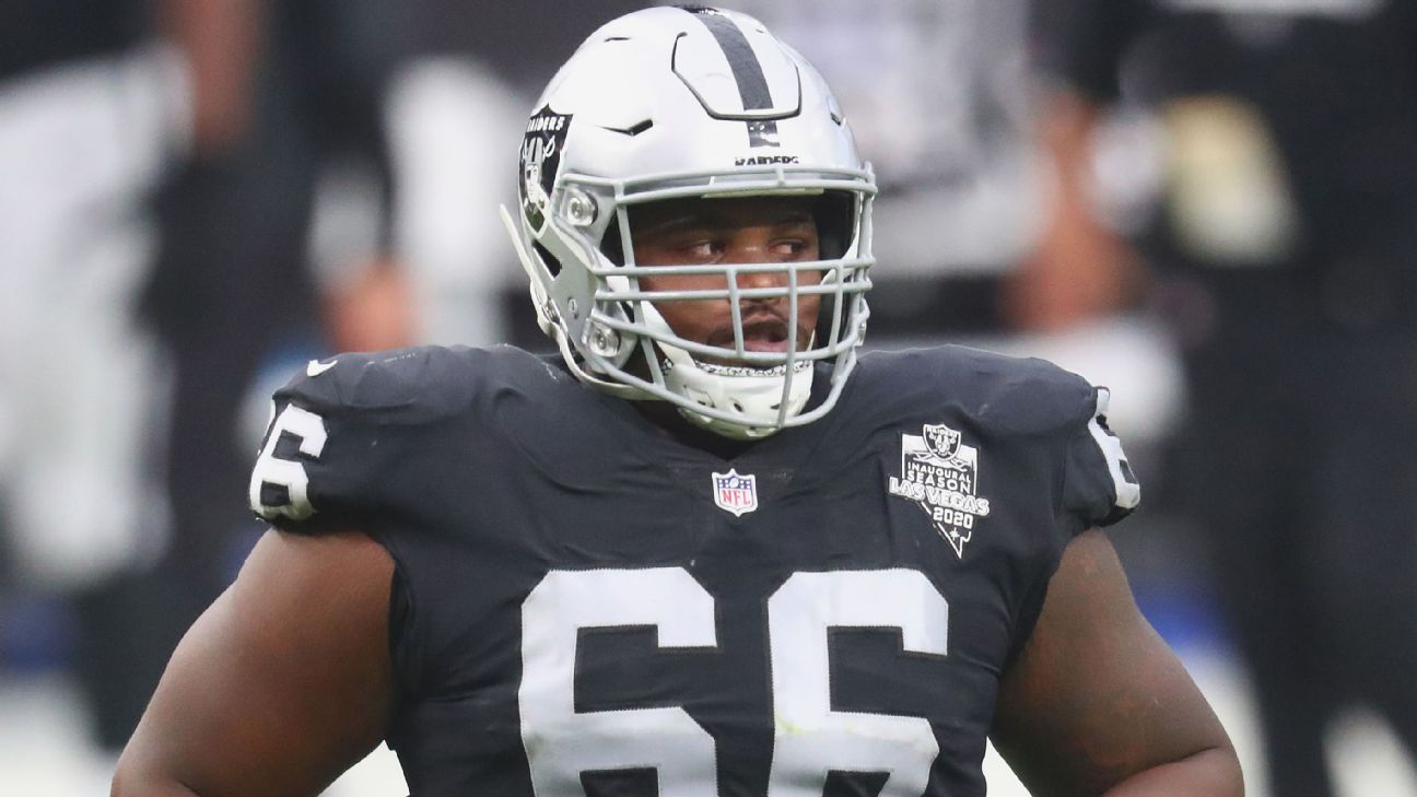 Seahawks trade fifth-round pick to Raiders for right guard Gabe