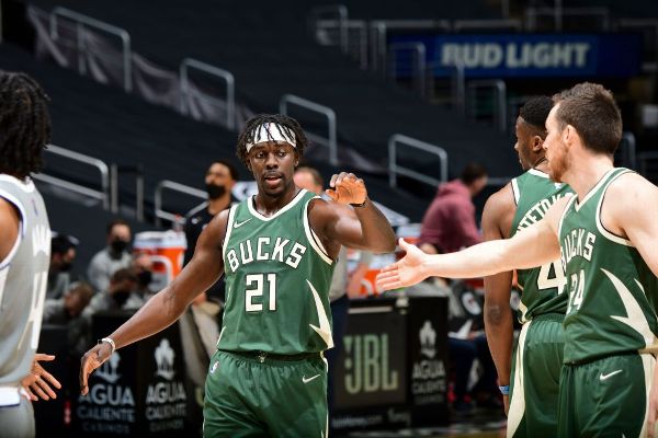 Bucks’ Holiday wins teammate award once again