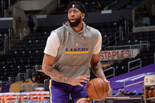 Lakers' Davis (back) exits early in loss to Clippers