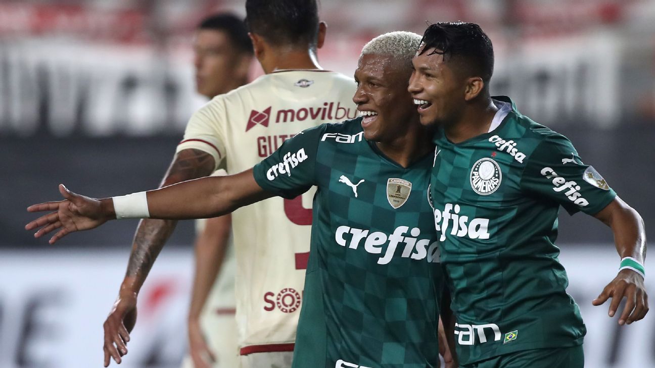 Palmeiras goleia Universitario e fica com segunda melhor campanha