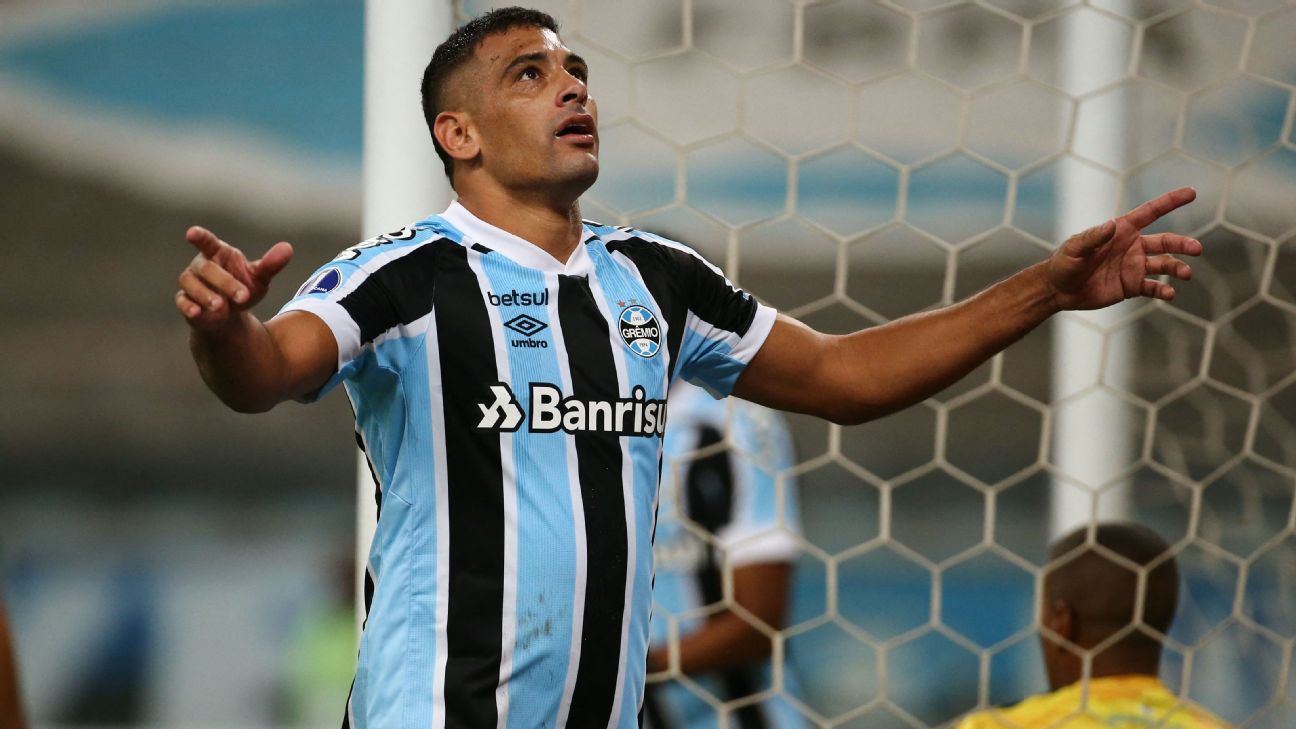 Diego Souza revela atuar com hérnia inguinal no Grêmio e diz que