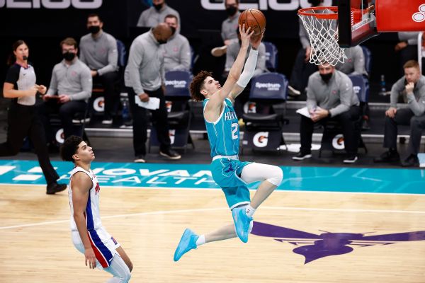 LaMelo's full-court dime highlights winning return