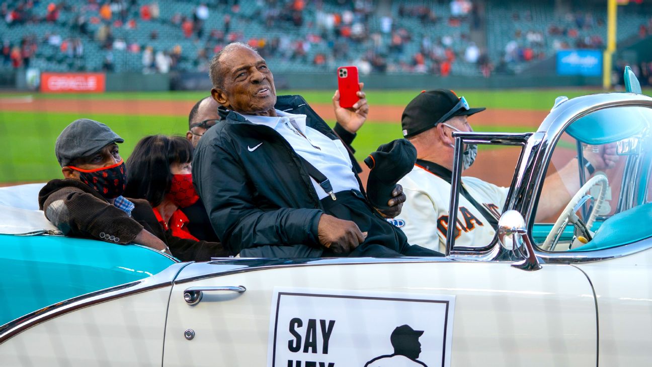 Willie Mays arrives at Oracle Park in style as San Francisco