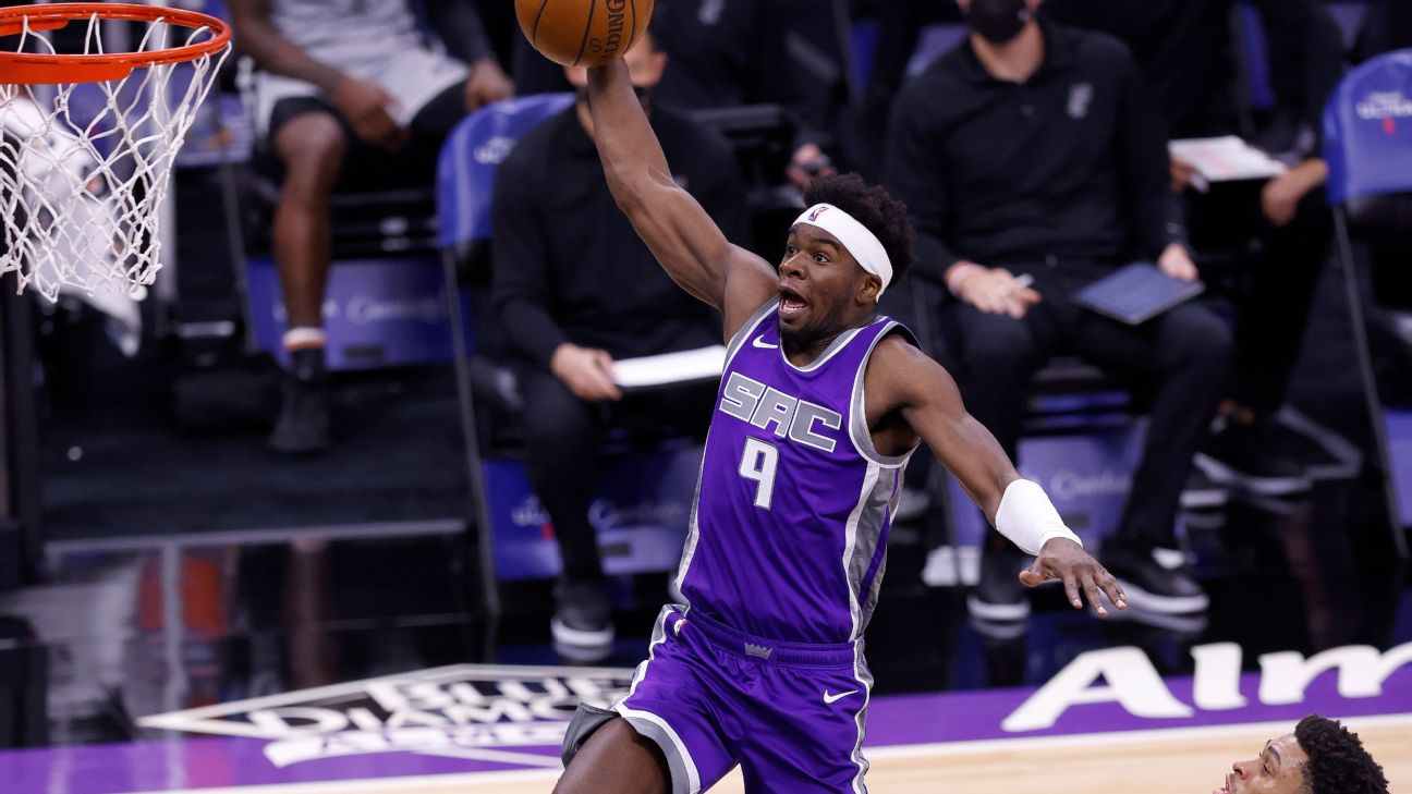 Terence Davis excels off the bench in Kings' win, NBA News