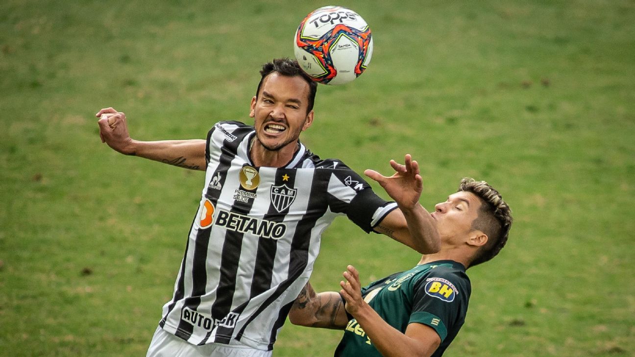 Atlético-MG sai atrás, mas busca empate com lanterna América-MG após  expulsão