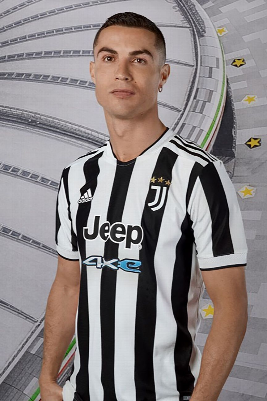 Ronaldo in juventus new jersey on sale