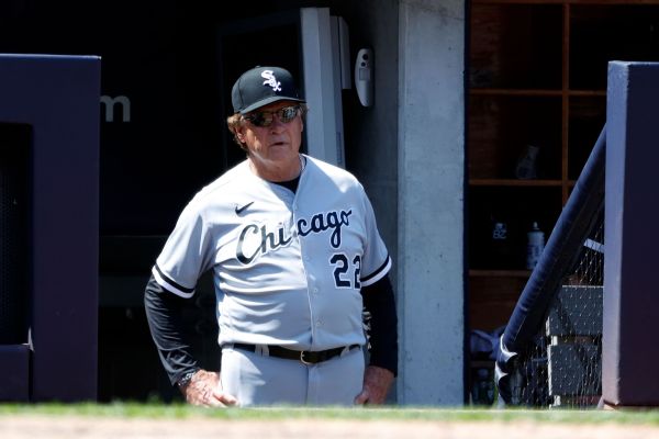 White Sox's La Russa steps down due to health