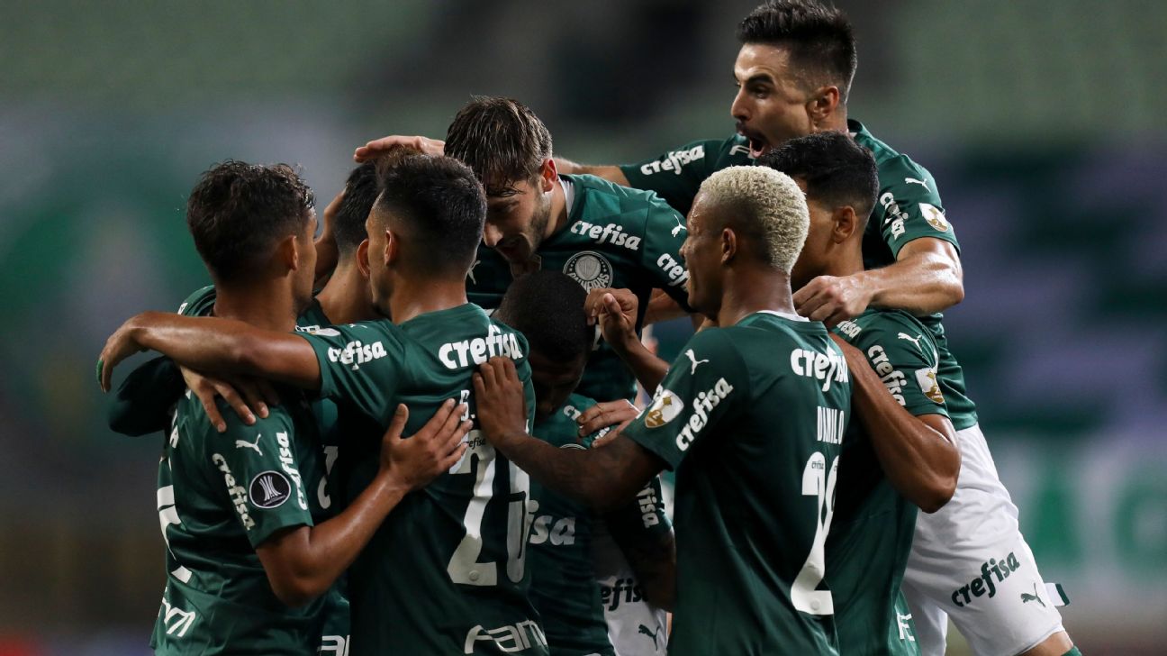 Palmeiras goleia Universitario e fica com segunda melhor campanha