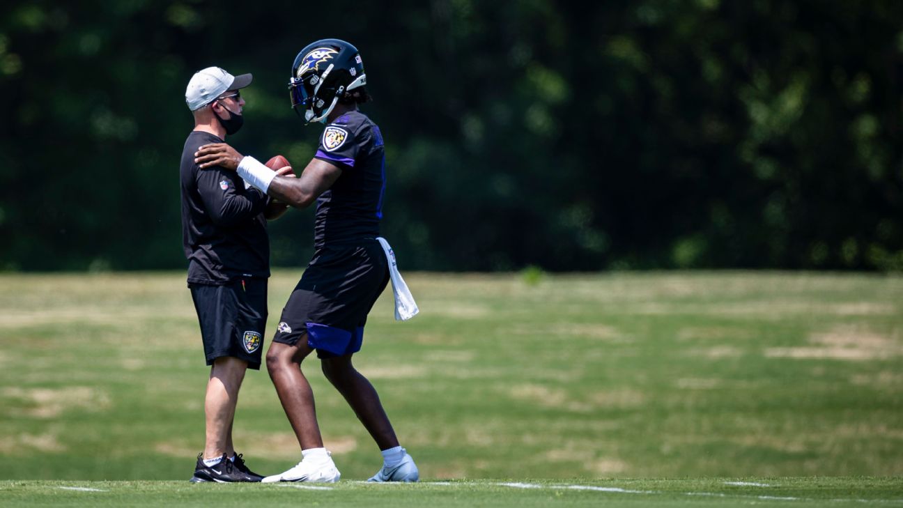 Ravens: Lamar Jackson to take more snaps under center in 2021