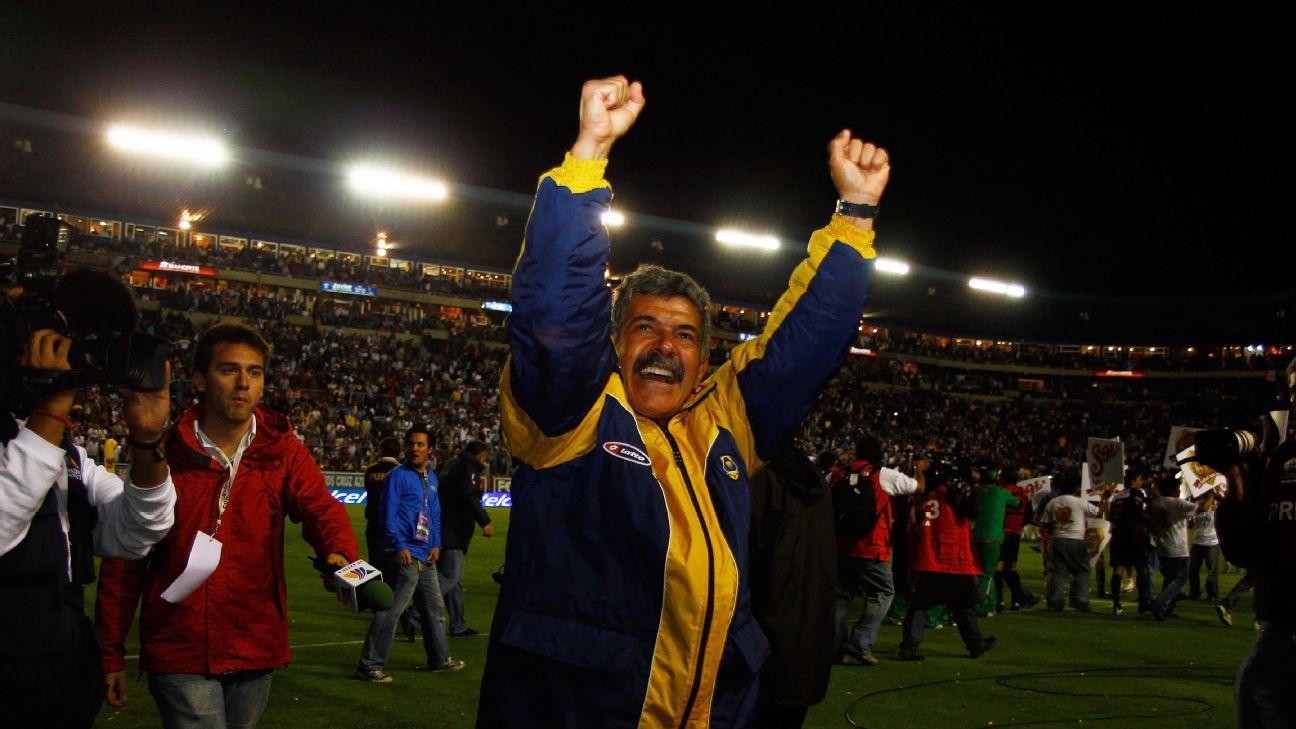 Ricardo Ferretti y sus 30 años en los banquillos
