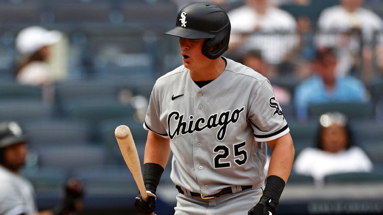 Chicago White Sox slugger Andrew Vaughn recovering from hip