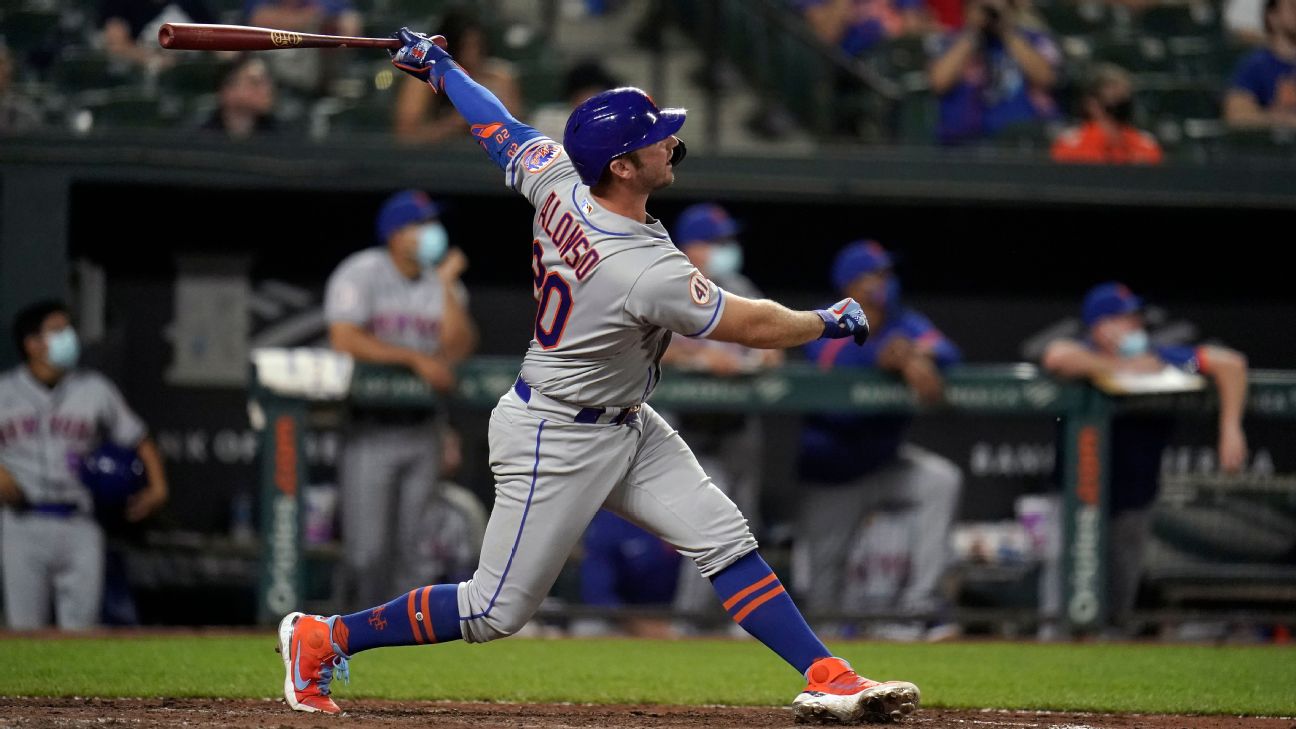 Pete Alonso of the New York Mets breaks MLB's rookie home run record