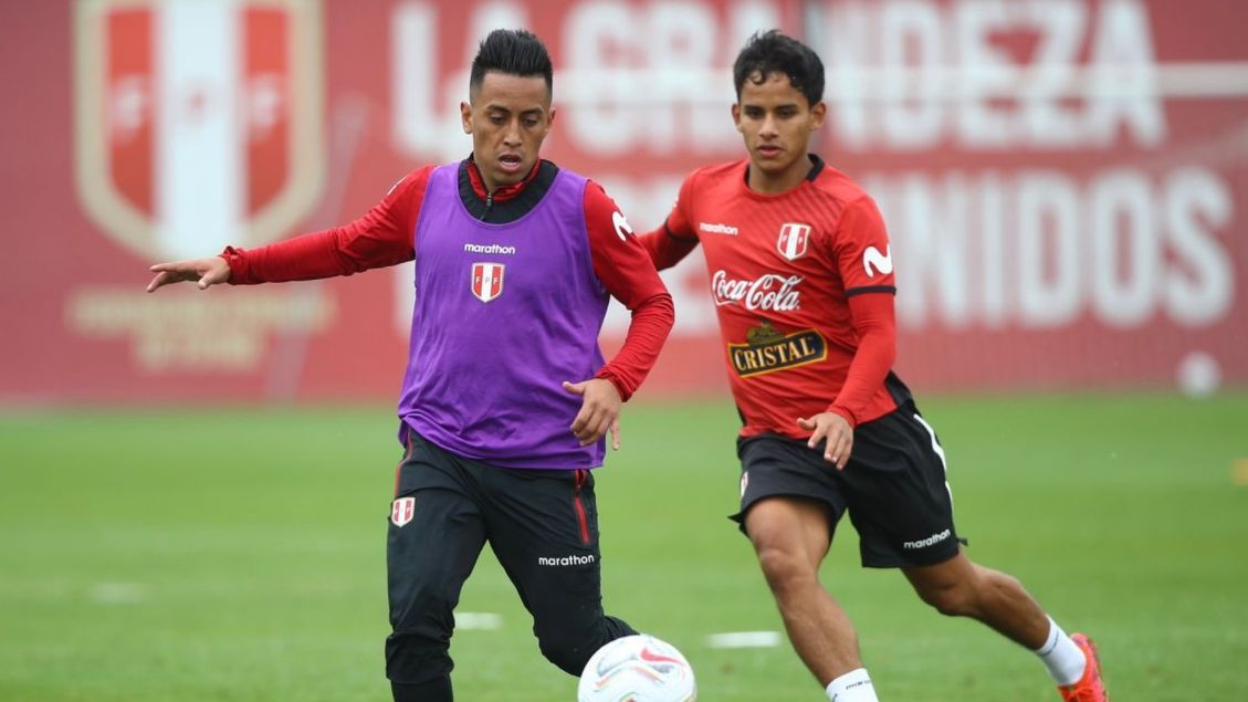 Ormeno Se Entrena Con Peru Y Recibe Los Mejores Deseos De Paolo Guerrero