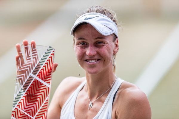 Samsonova wins in Cleveland for 2nd title in row