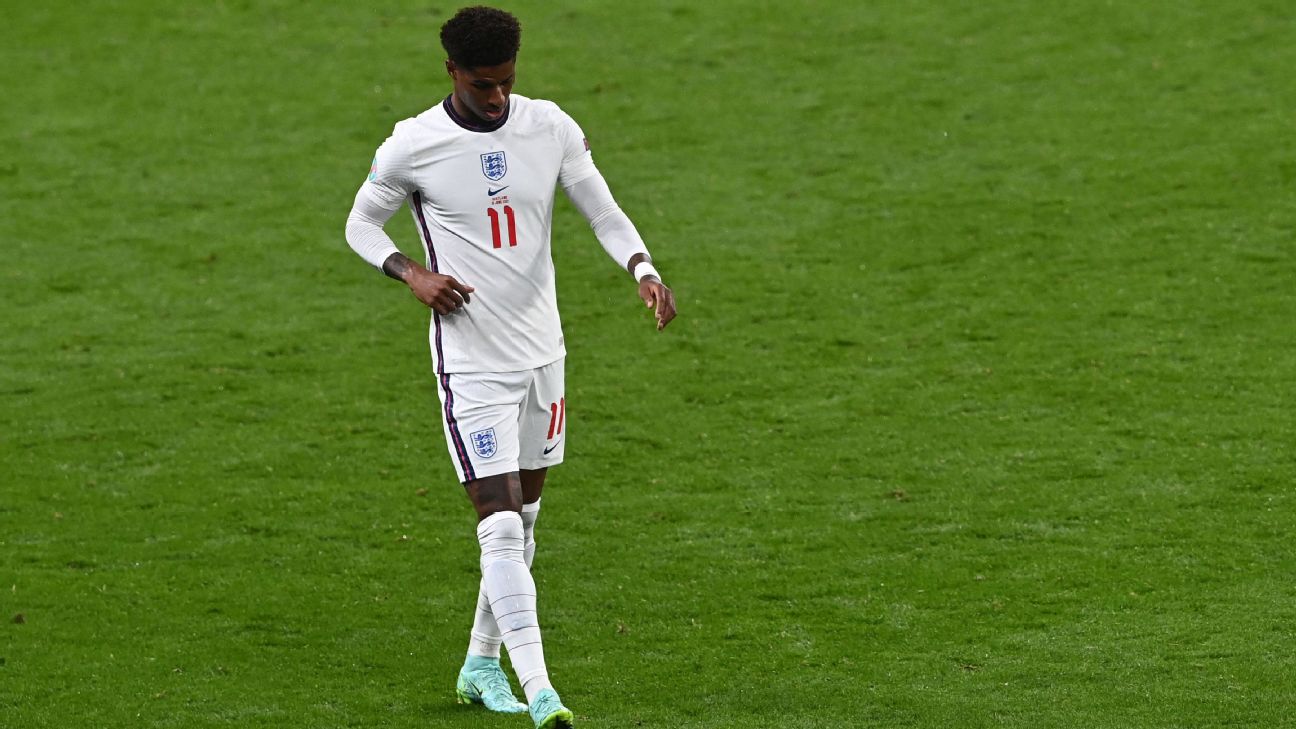 Rashford facing decision on shoulder surgery