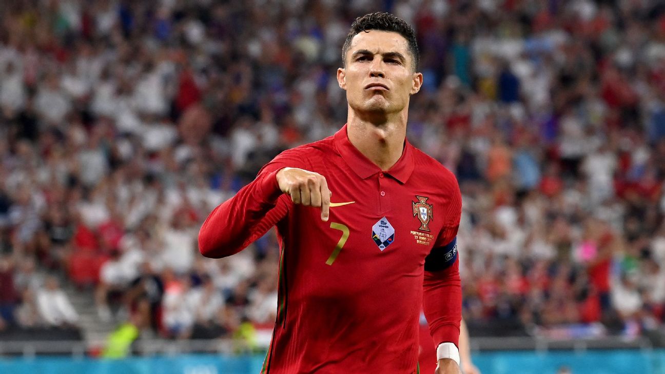 Cristiano Ronaldo é agora recordista isolado de jogos e golos por