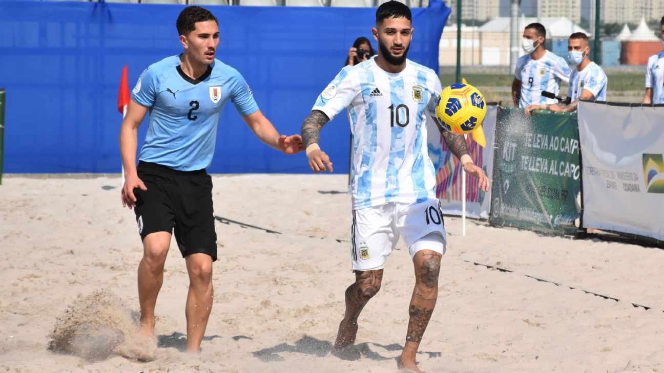Fútbol Playa: Uruguay cayó 5-4 con Argentina y complicó chances  mundialistas en Rosario