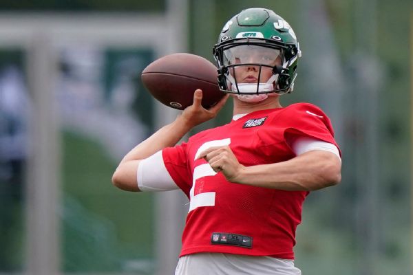 Jets' Wilson flops with 2 INTs in MetLife debut