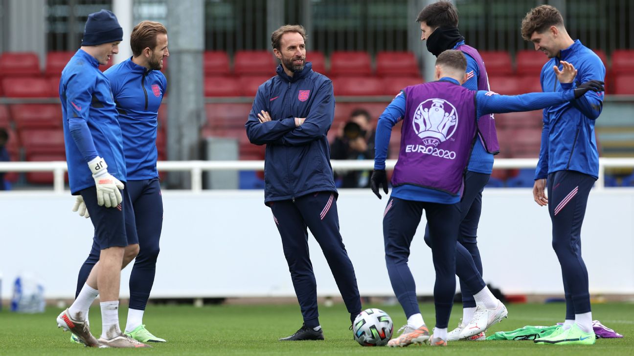 Southgate urges England to break down 'barriers'